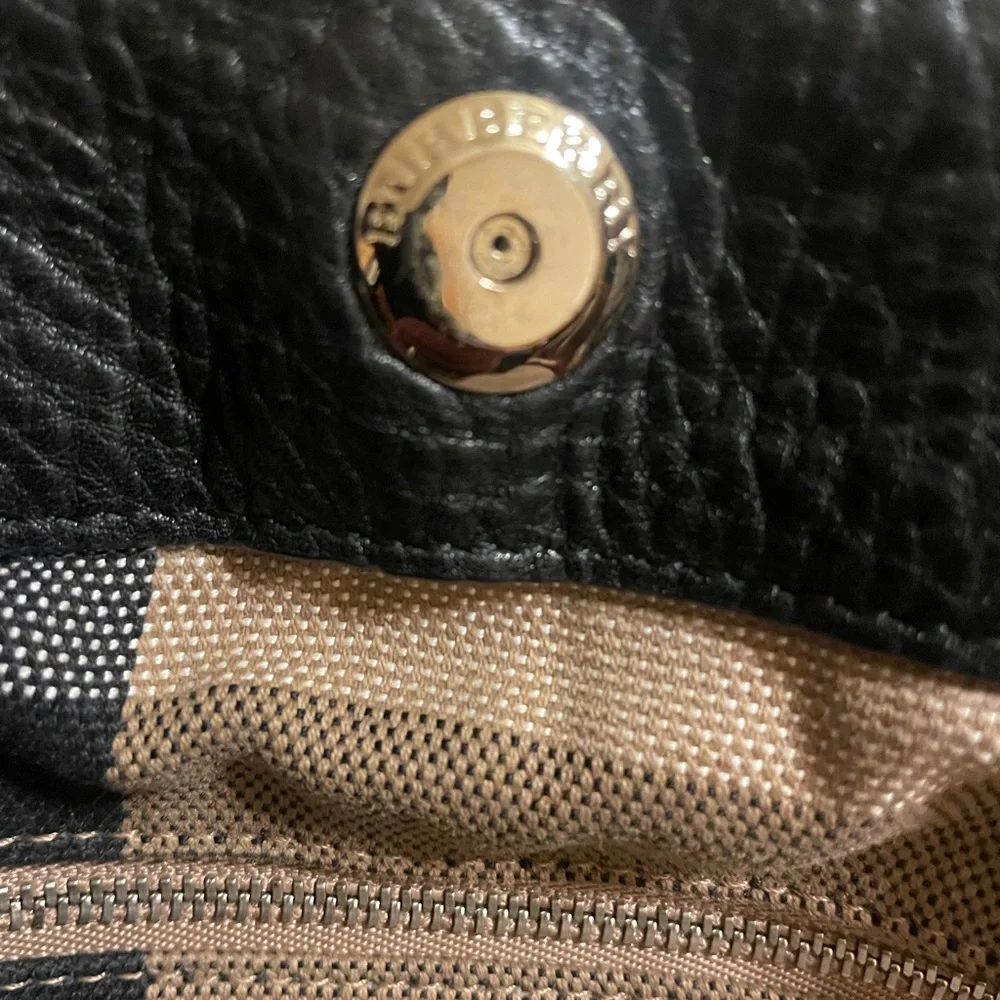 Authentic Burberry Maidstone Large Leather Tote - Picture 7 of 14